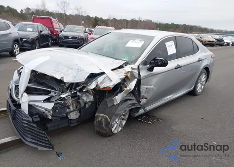 2018 Toyota Camry Le из США, поврежденный, VIN 4T1B11HK5JU032465